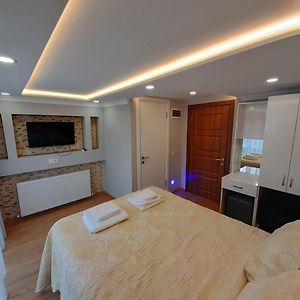Kamer met een Queen Size Bed op de Bovenverdieping
